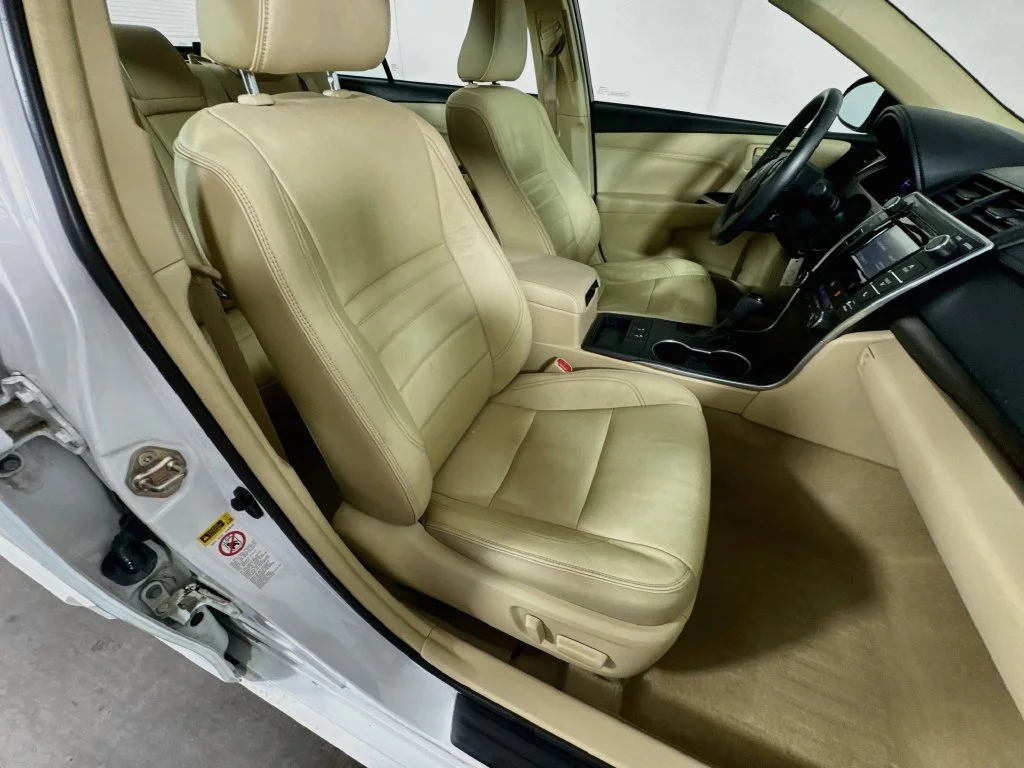 Used 2015 White Toyota XLE image 33