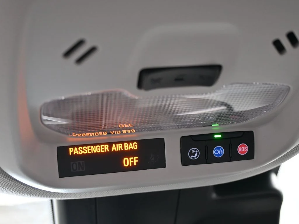 Used 2025 Summit White Chevrolet LT image 29