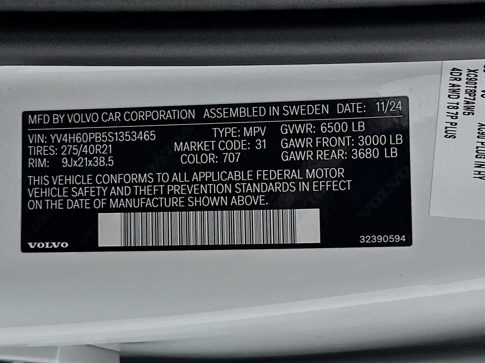 Certified Used 2025 Crystal White Volvo Plus image 32