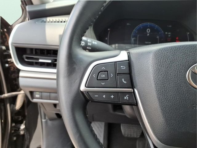 Used 2025 Black Toyota XLE image 24