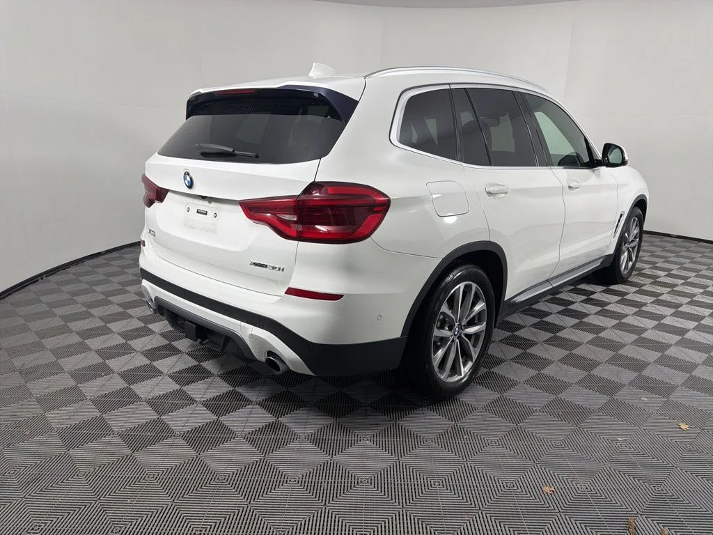 Used 2019 Alpine White BMW xDrive30i image 5
