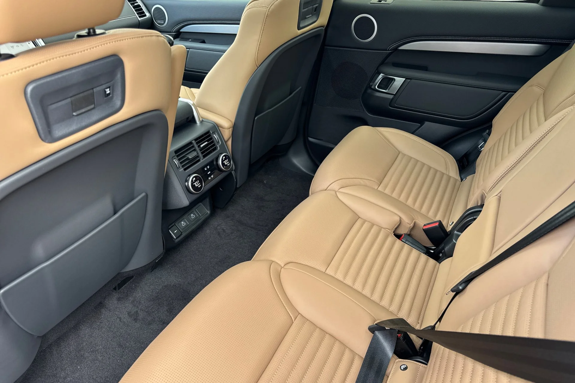 New 2026 Fuji White Land Rover Gemini Edition AWD image 4
