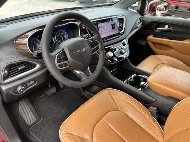 Used 2022 Red Chrysler Pinnacle image 19