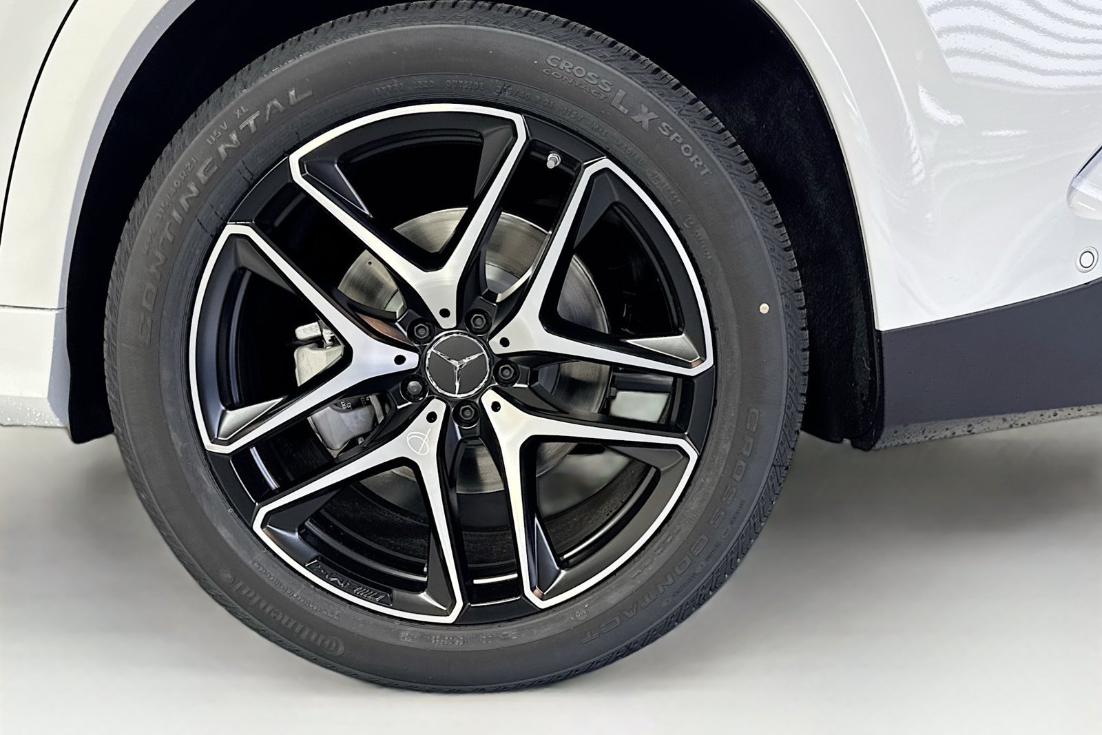 New 2026 MANUFAKTUR Moonlight White Metallic Mercedes-Benz AMG® GLE 53 image 29