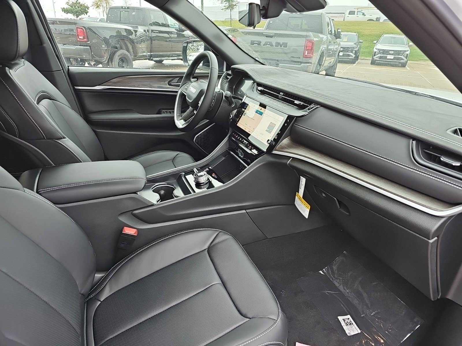 New 2027 Bright White Clearcoat Jeep Limited Reserve image 9