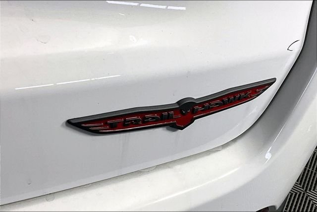 New 2026 Bright White Clear-Coat Exterior Paint Jeep Trailhawk image 9