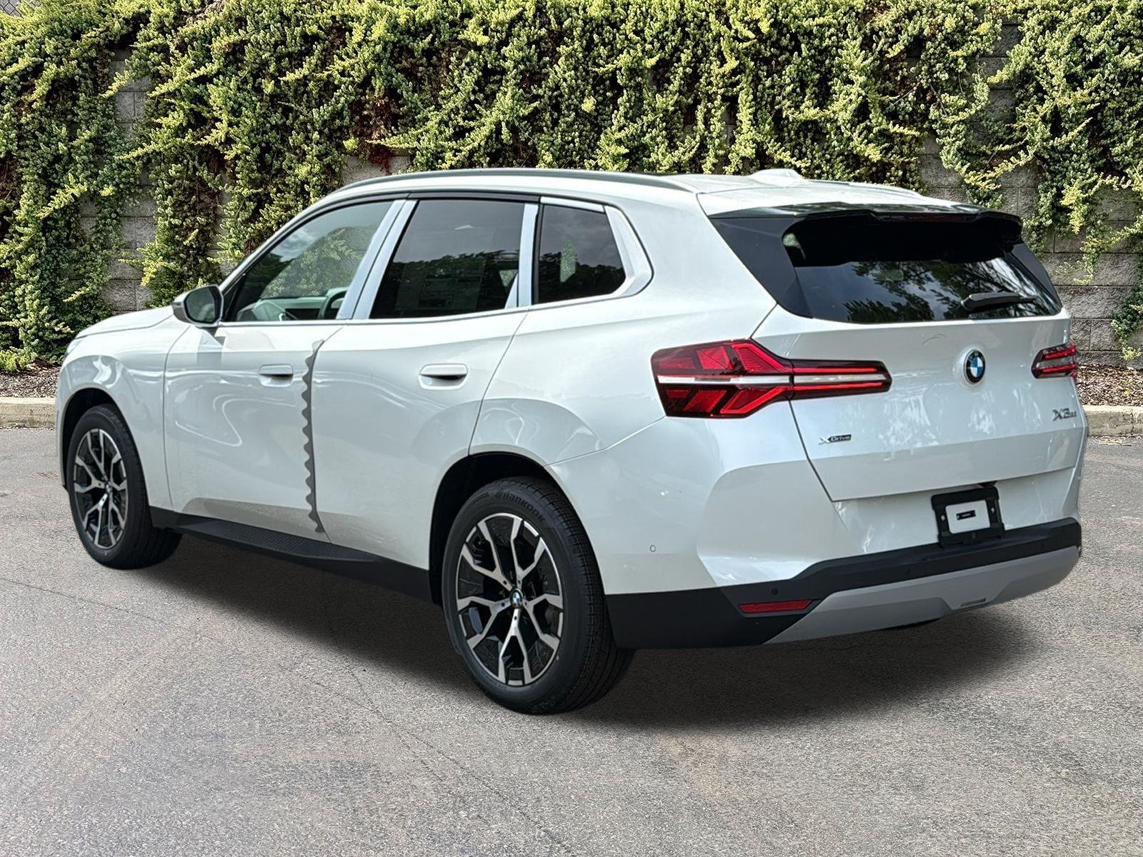 New 2026 Mineral White Metallic BMW 30 xDrive image 6