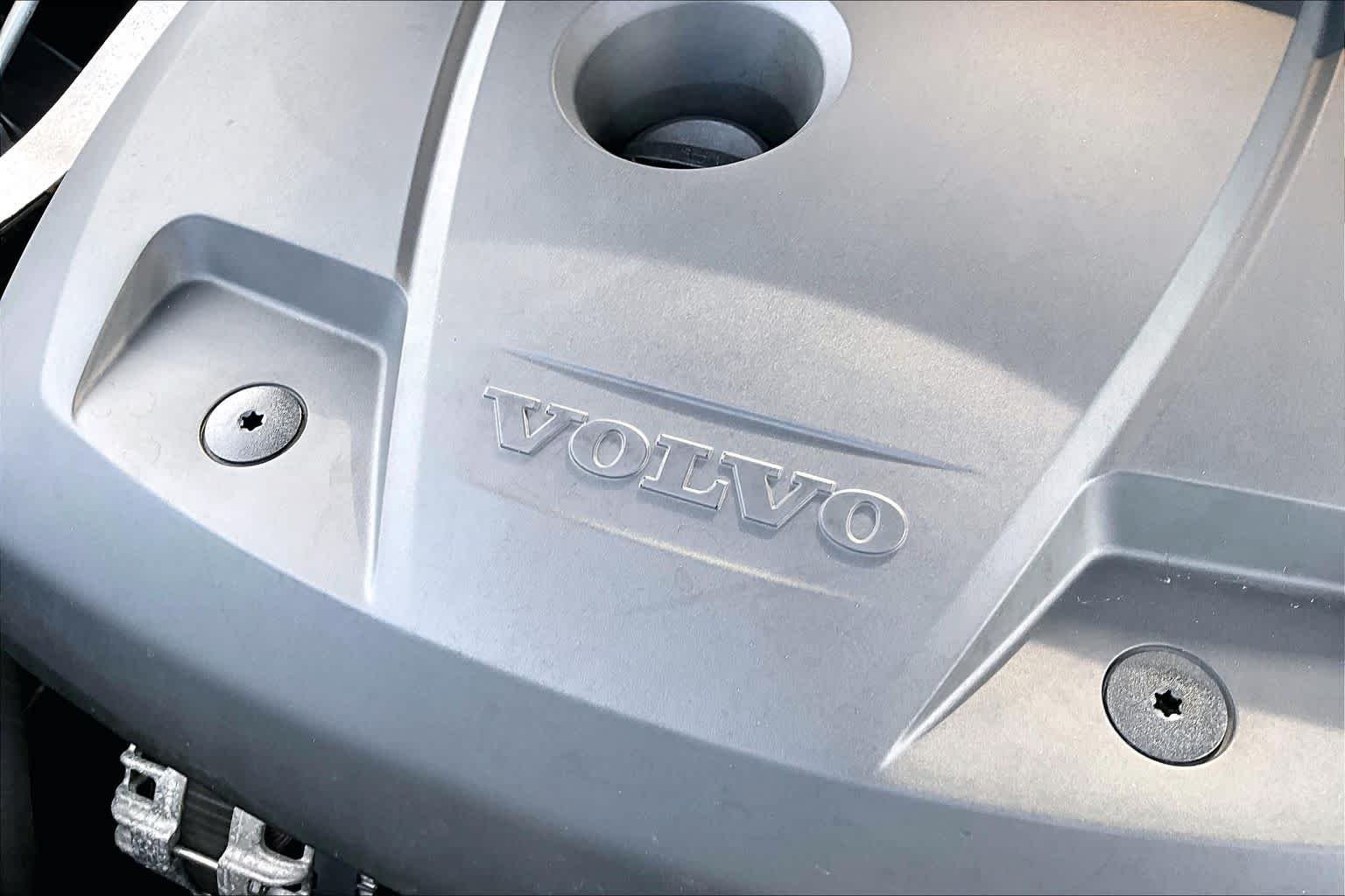Used 2019 Onyx Black Metallic Volvo R-Design image 33