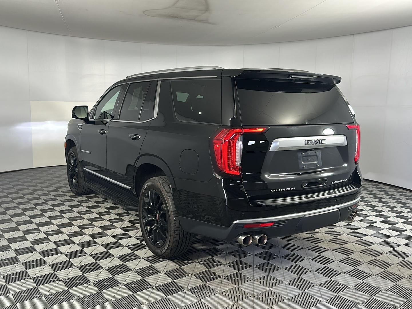 Used 2022 Onyx Black GMC Denali image 32