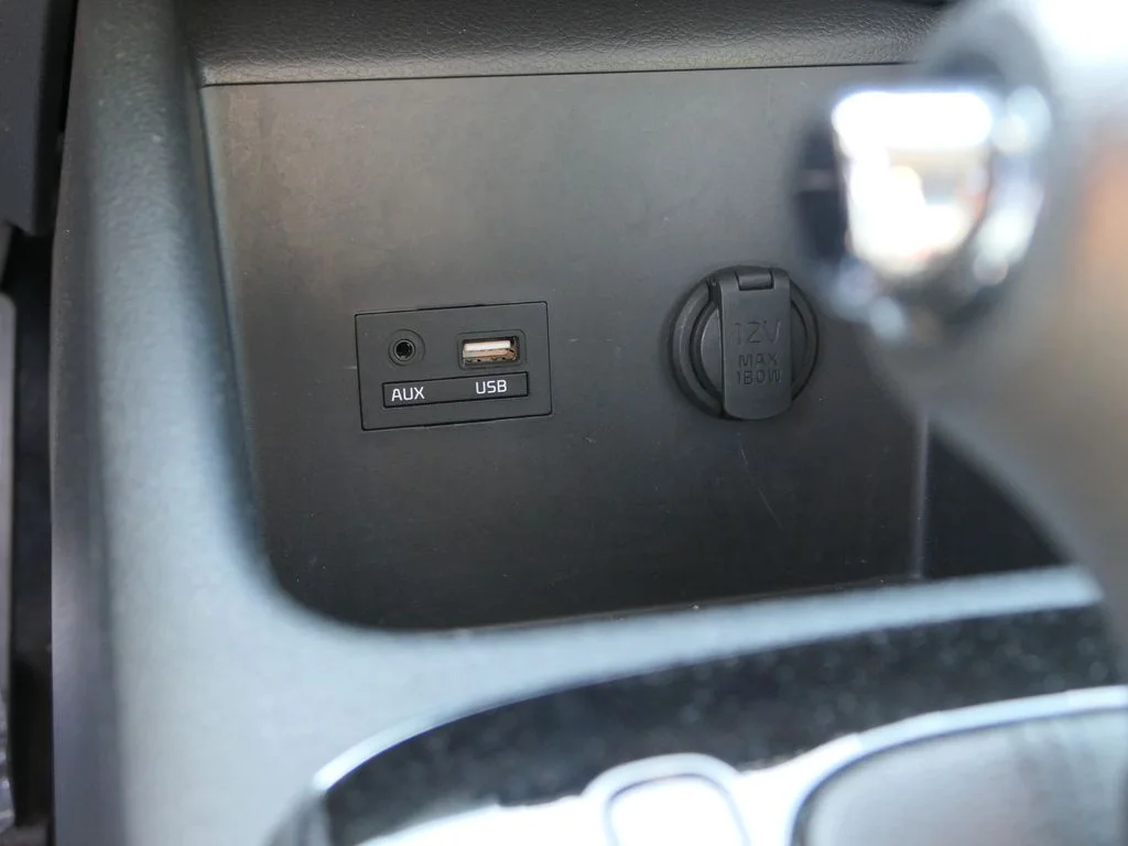 Used 2017 White Kia LX image 19