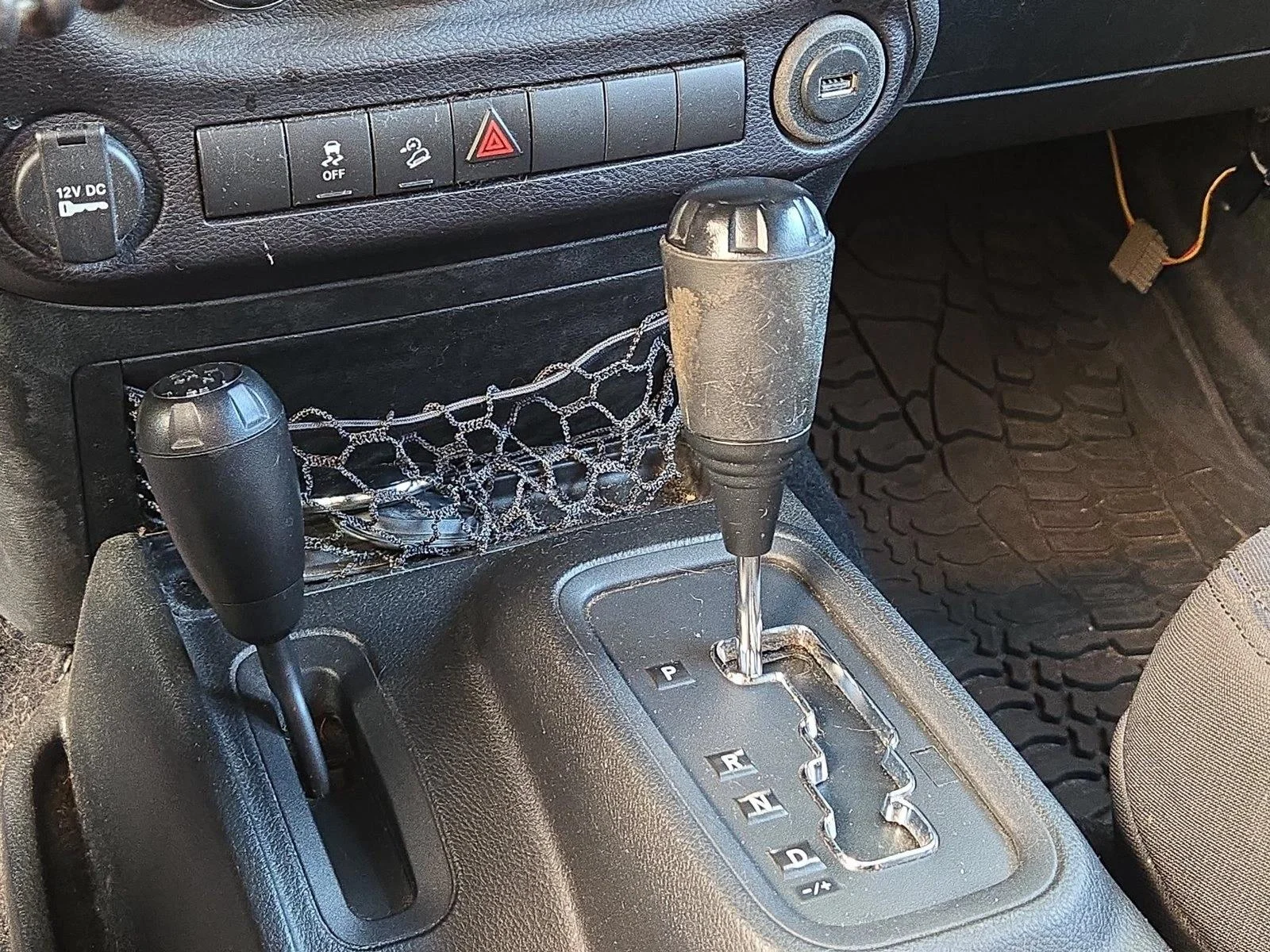 Used 2015 Billet Silver Metallic Clearcoat Jeep Sport image 7