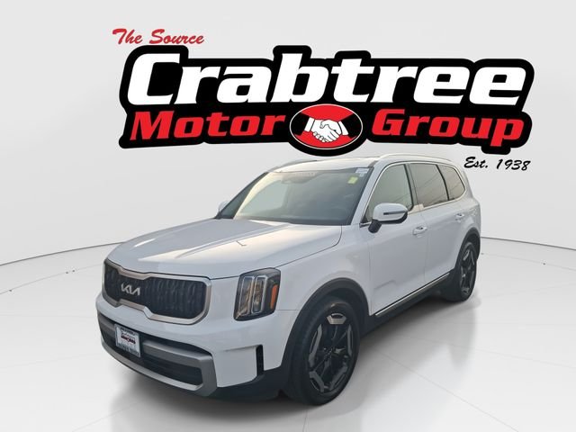Used 2023 White Kia EX image 1