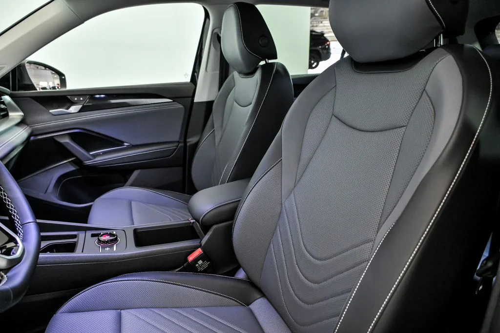 New 2026 Black Volkswagen 2.0T SE image 7