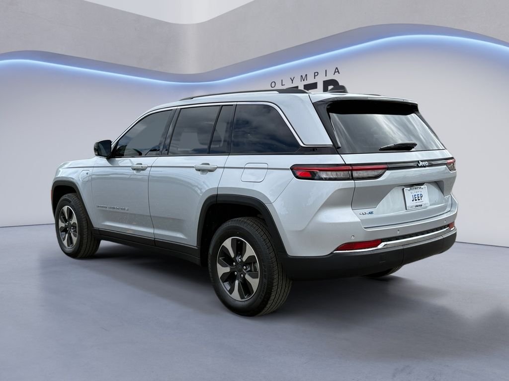 Used 2024 Silver Jeep 4xe image 3