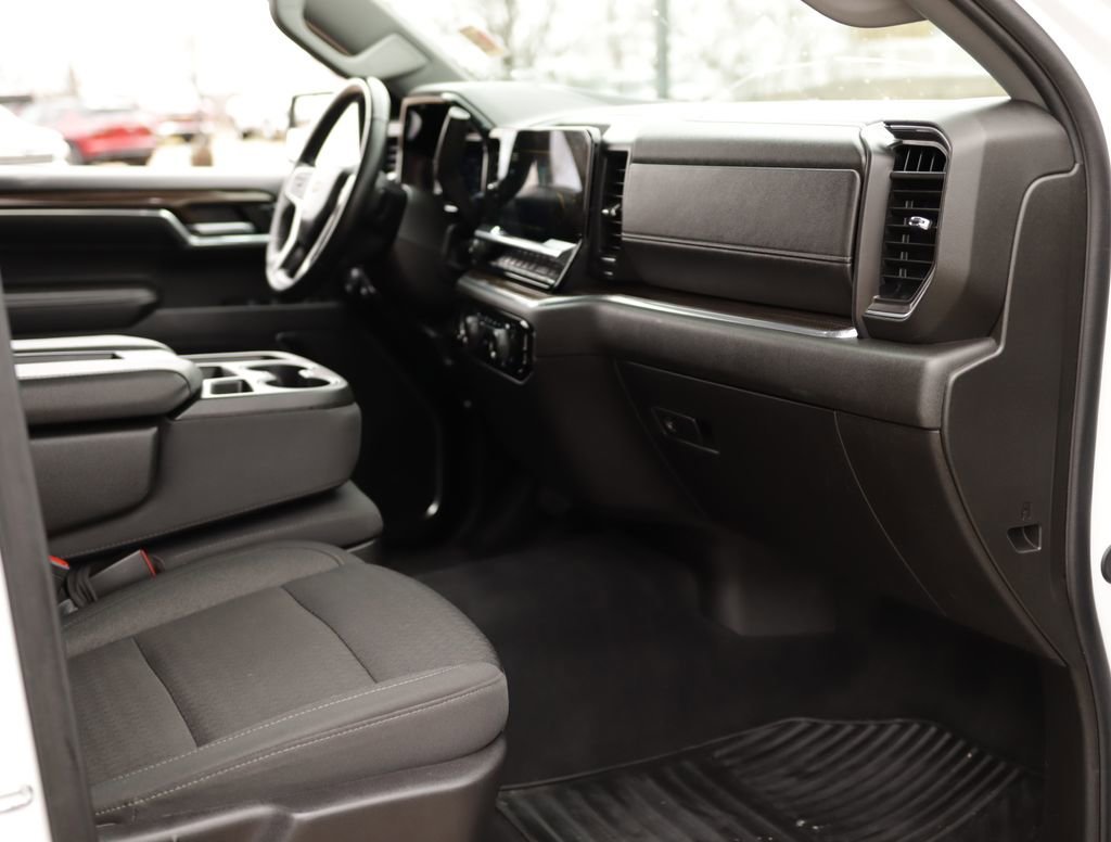 Used 2024 Summit White Chevrolet LT image 30