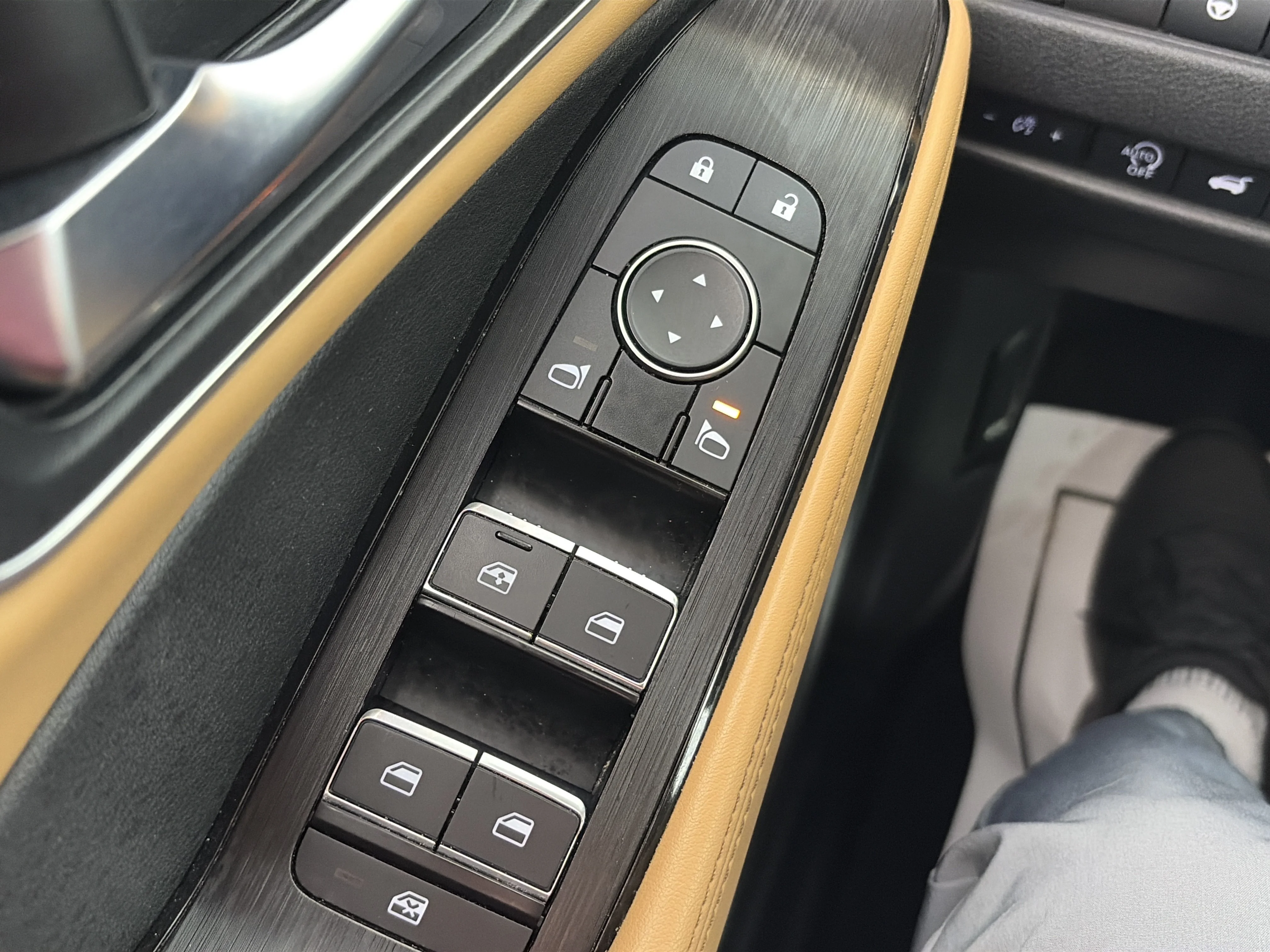 Used 2023 Scarlet Ember Tintcoat Nissan Platinum image 33