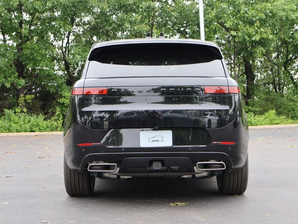 New 2026 Santorini Black Metallic Land Rover Dynamic SE image 6