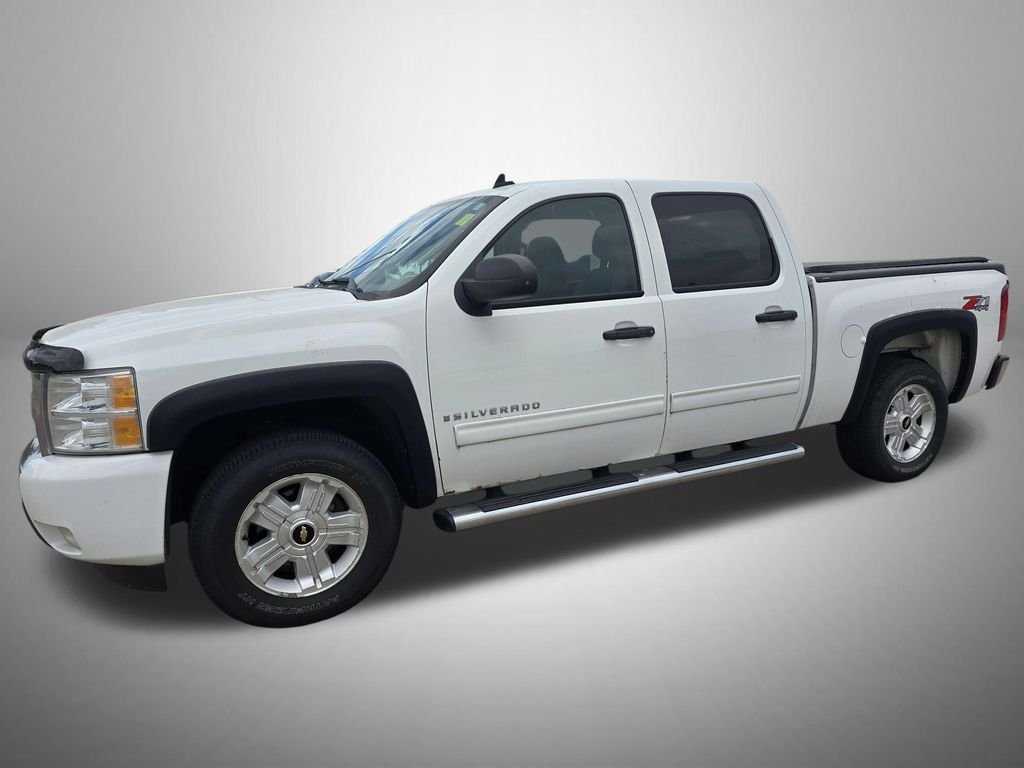 Used 2009 White Chevrolet LT image 1