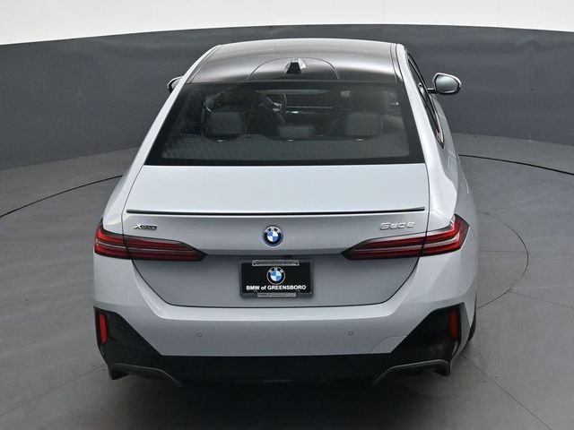 Used 2026 Gray BMW 550e xDrive image 26