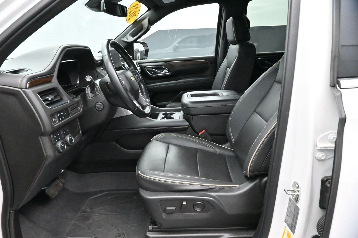 Used 2023 Iridescent Pearl Tricoat Chevrolet Premier image 15