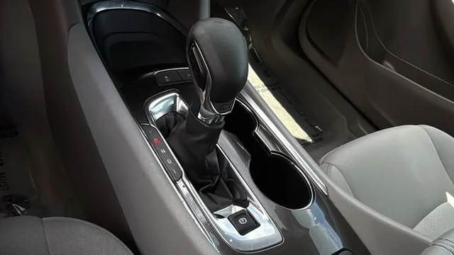 Used 2025 Summit White Chevrolet 1LT image 29