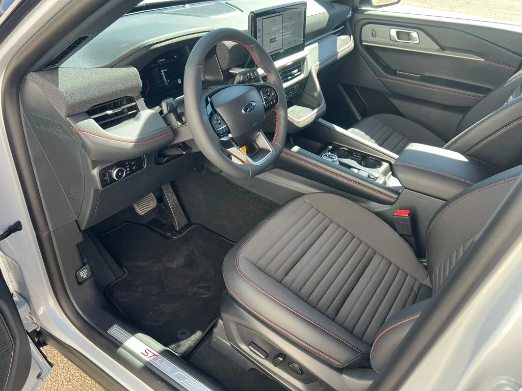 New 2026 Space White Metallic Ford ST-Line image 10