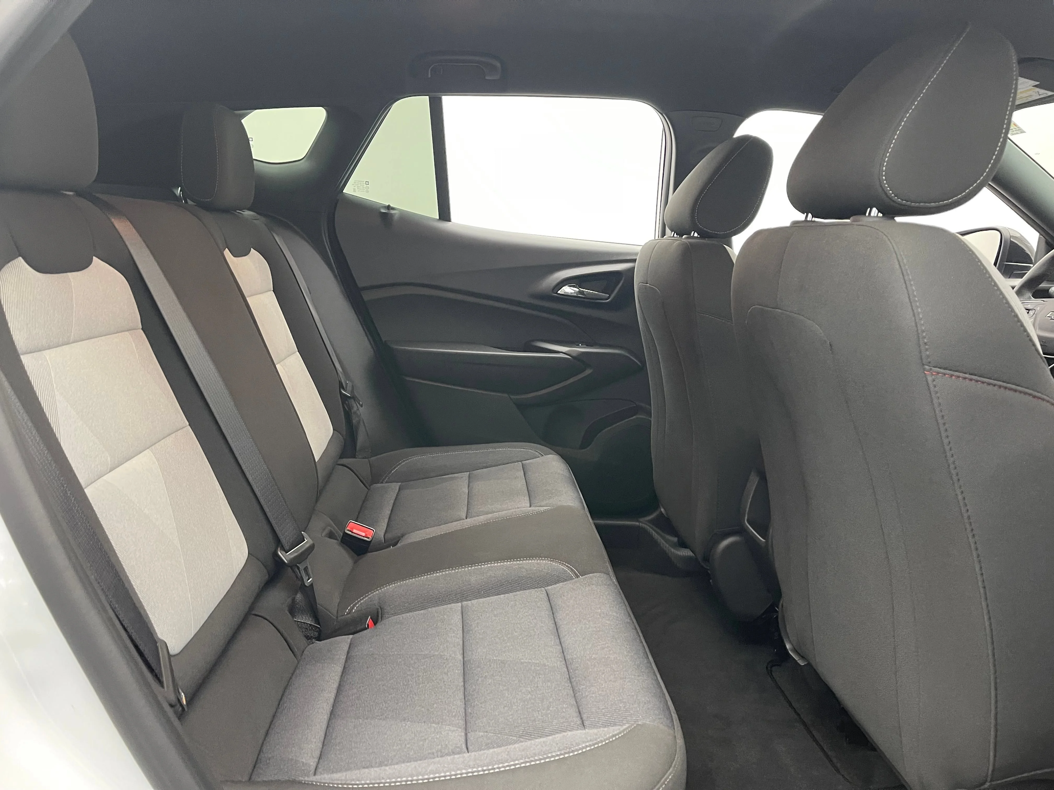 Used 2024 Summit White Chevrolet 1RS image 33
