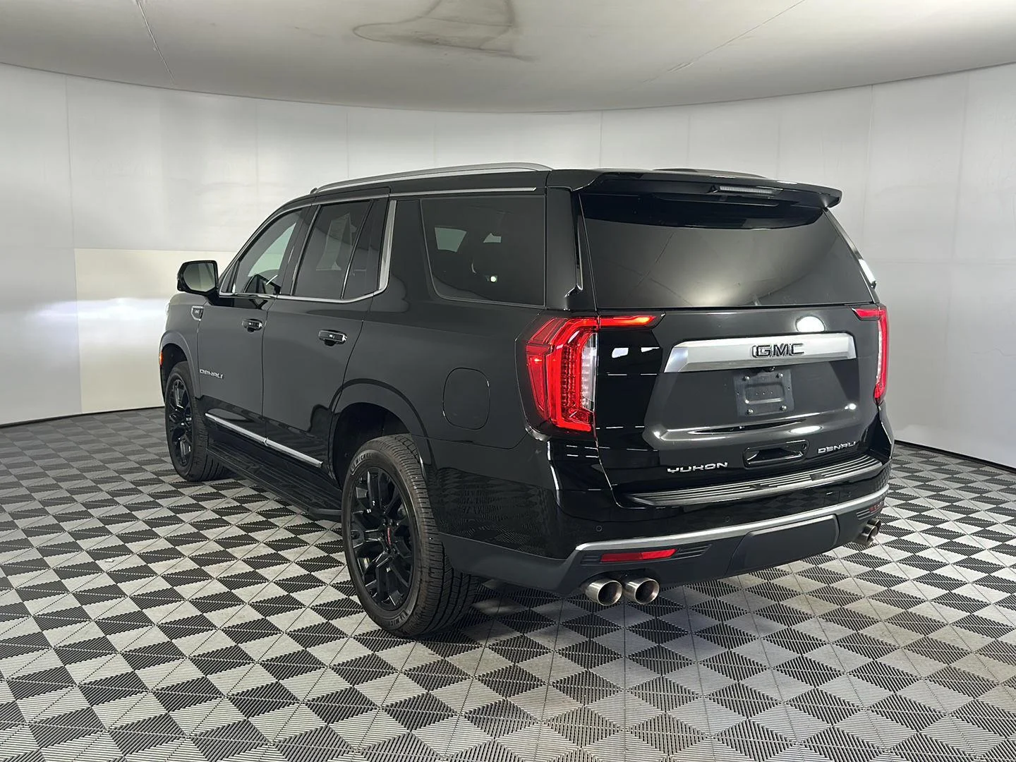 Used 2022 Onyx Black GMC Denali image 32