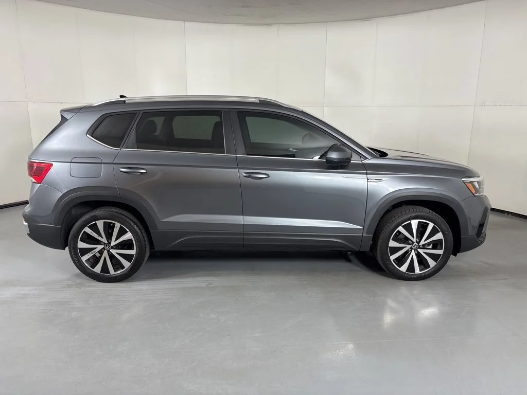Used 2024 Gray Volkswagen 1.5T SE image 9
