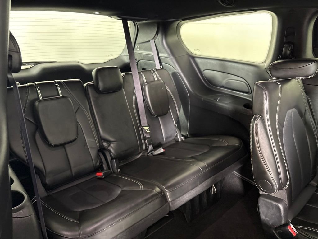 Used 2025 Black Chrysler Select image 22