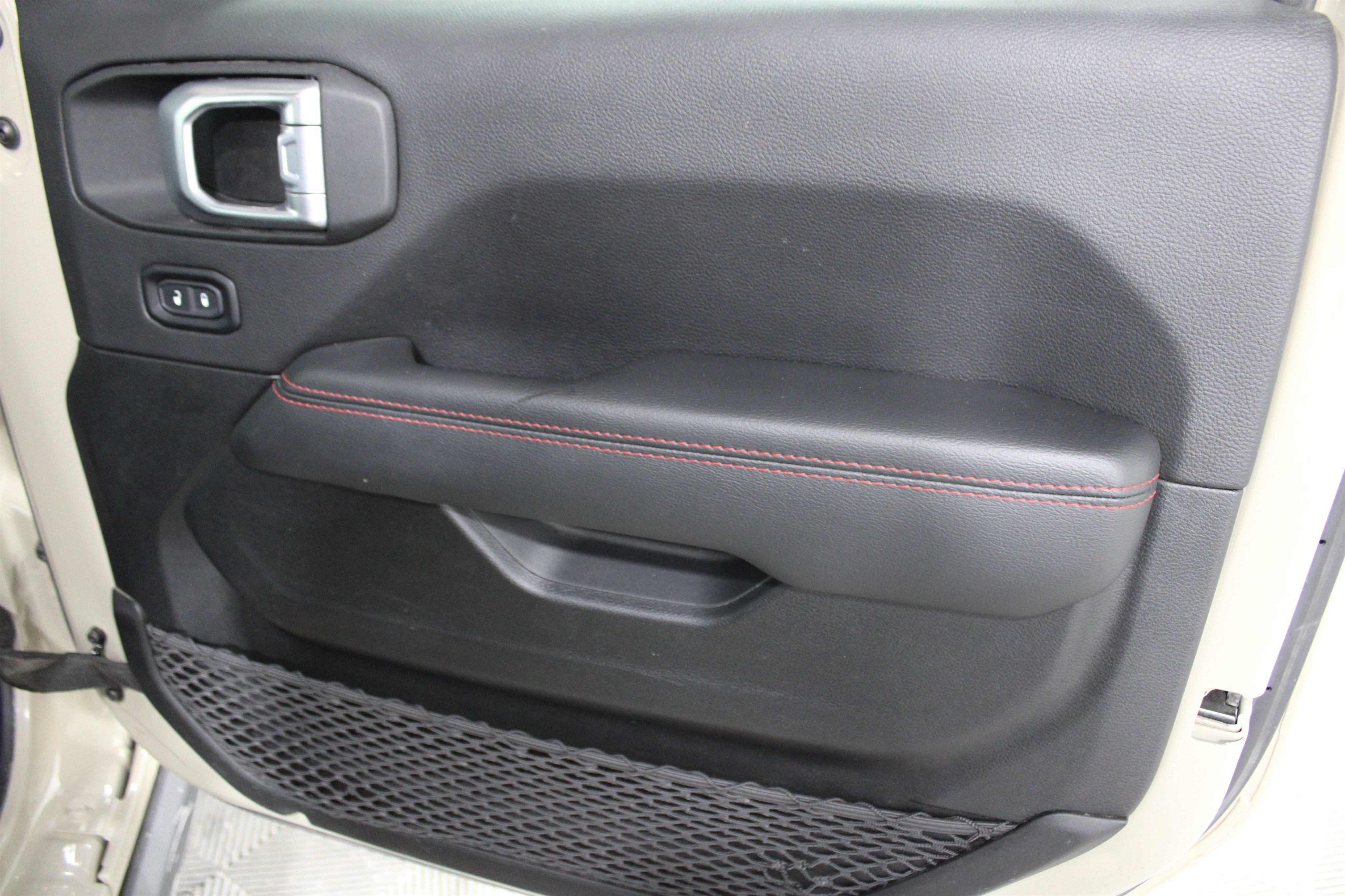 Used 2022 Limited Edition Gobi Clearcoat Jeep Rubicon image 25