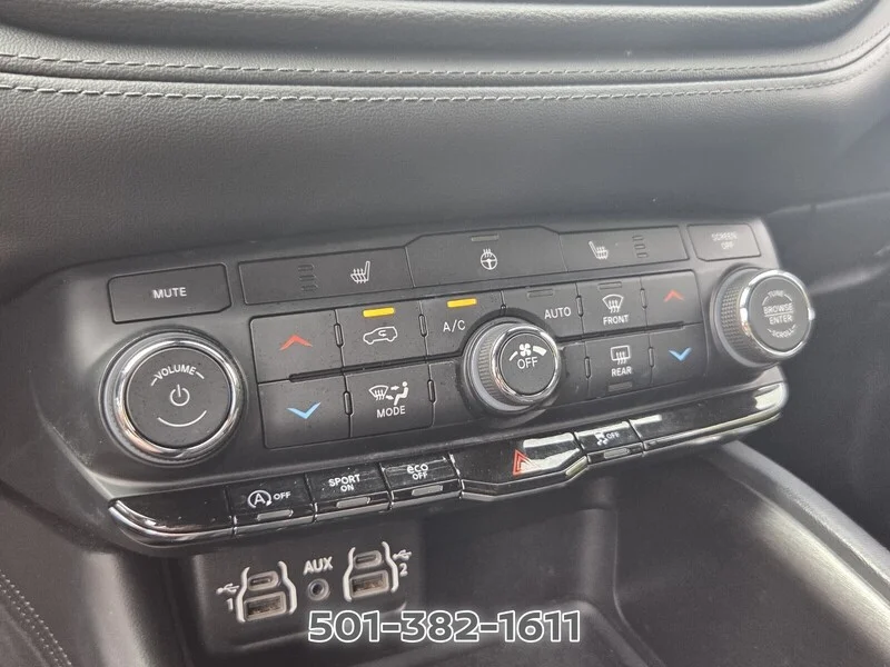 Used 2023 White DODGE SXT RWD image 21