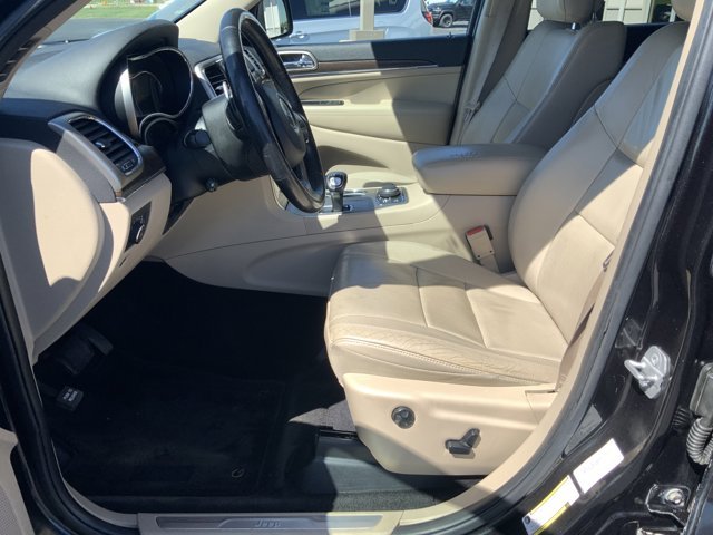 Used 2015 Brilliant Black Crystal Pearlcoat Jeep Limited image 22