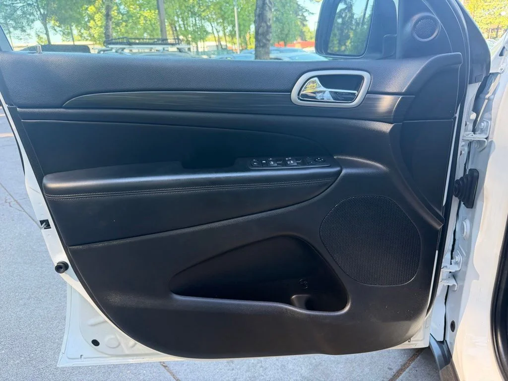 Used 2021 Bright White Clearcoat Jeep Laredo X image 10