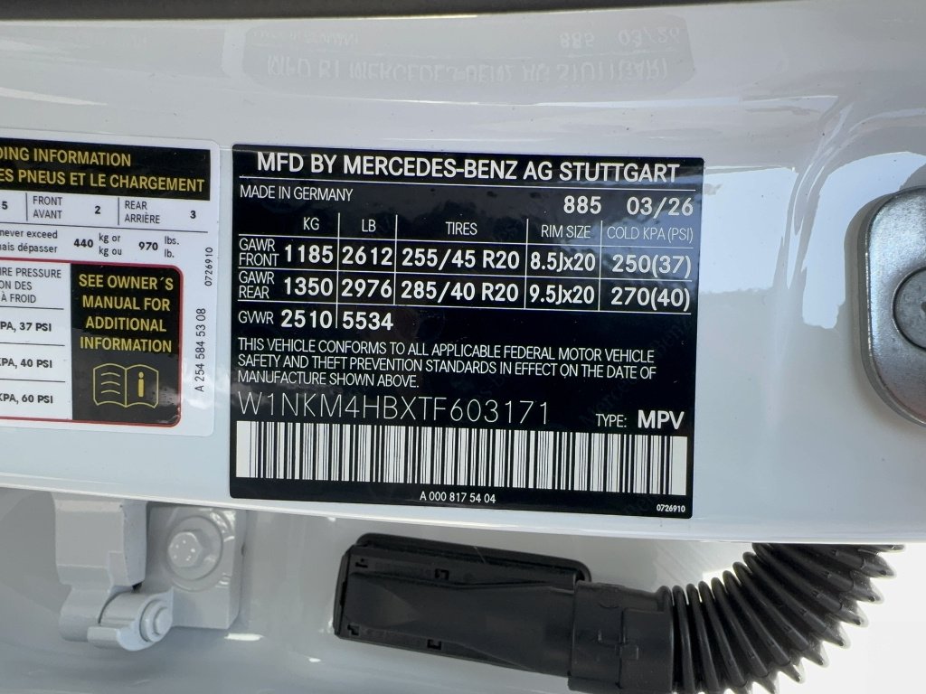 New 2026 MANUFAKTUR Moonlight White Metallic Mercedes-Benz GLC 300 4MATIC® image 16