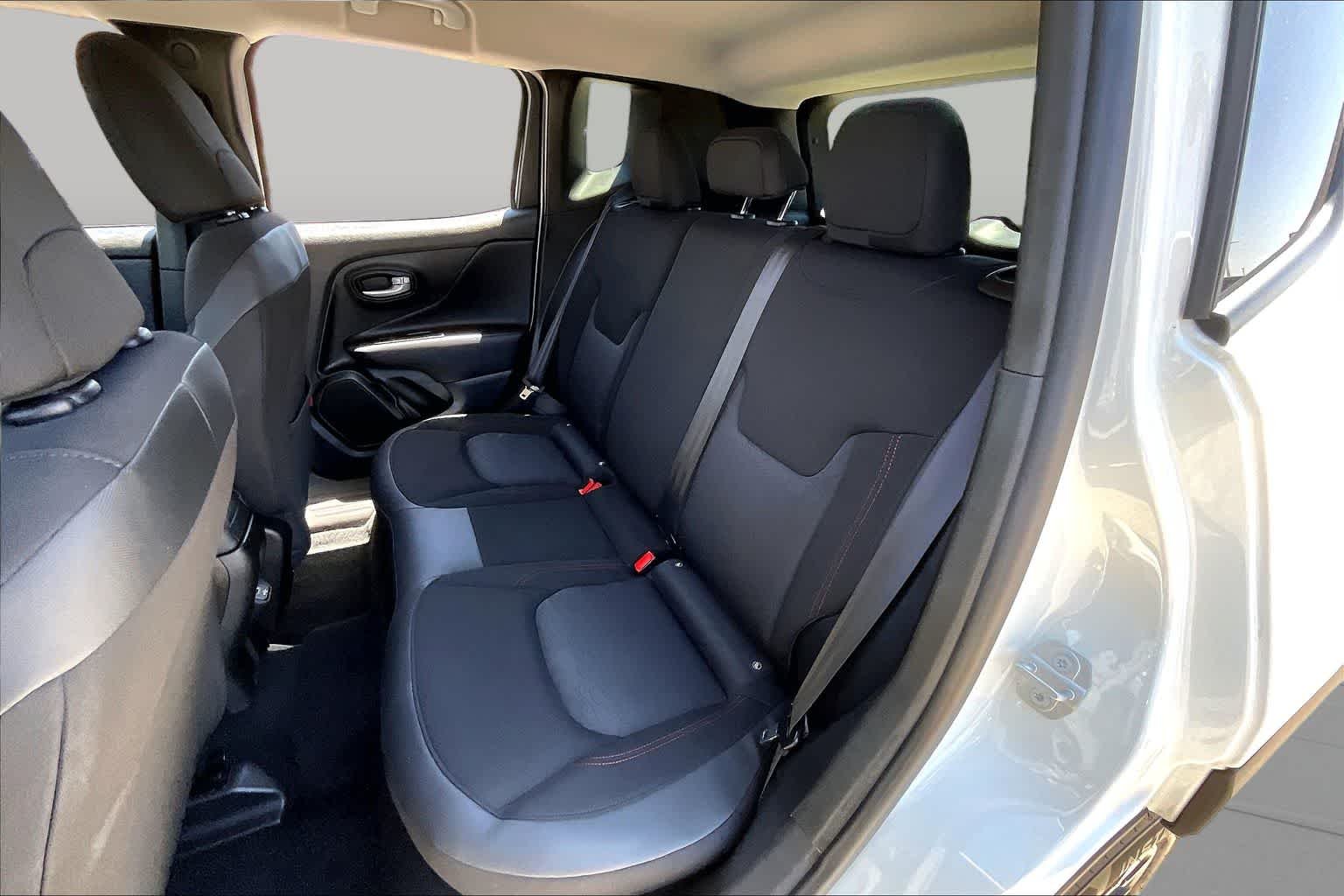 Used 2023 Alpine White Clearcoat Jeep Trailhawk image 20