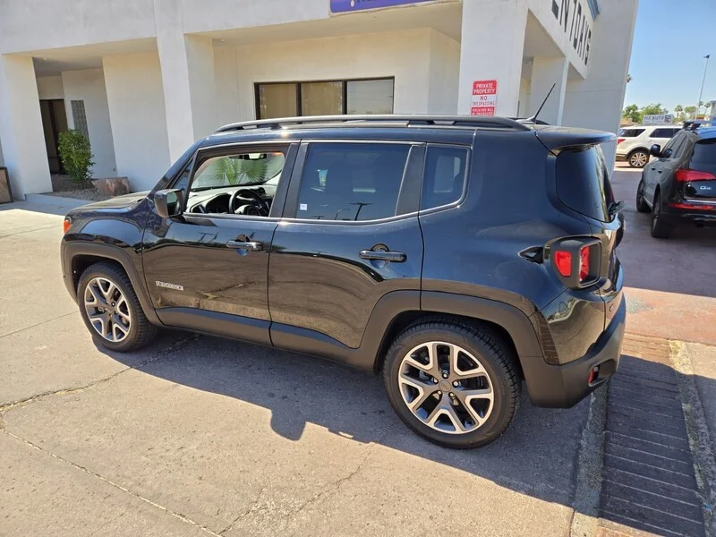 Used 2016 Black Jeep Latitude image 3