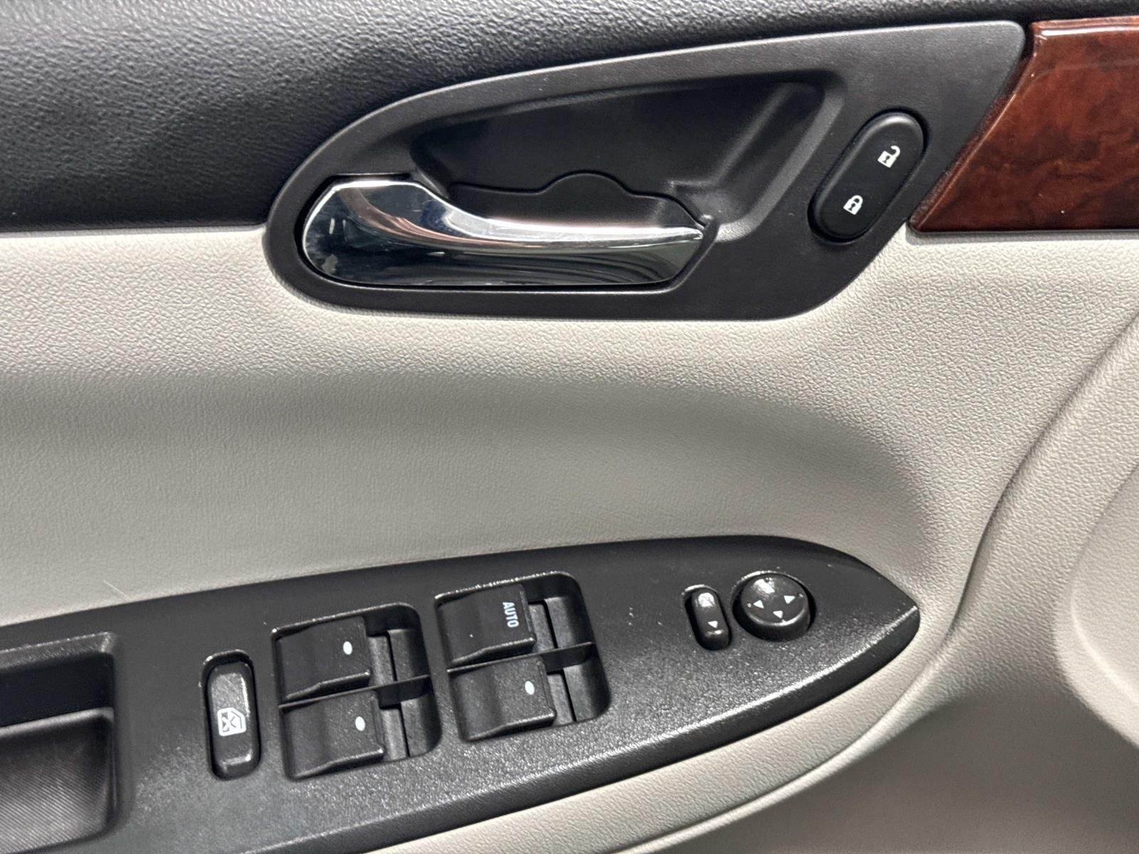 Used 2009 DARK SILVER METALLIC Chevrolet 3.5L LT image 14