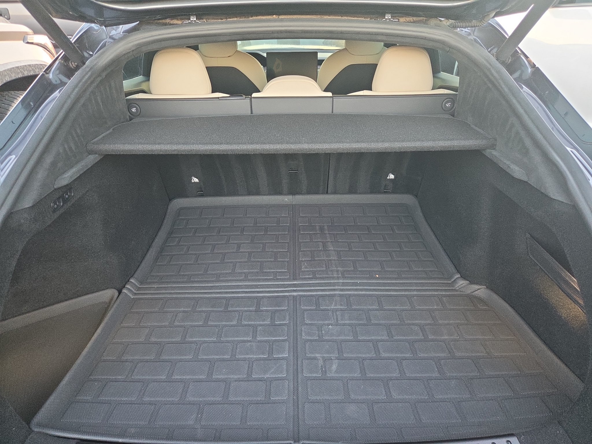 Used 2022 Gry Tesla Long Range image 4