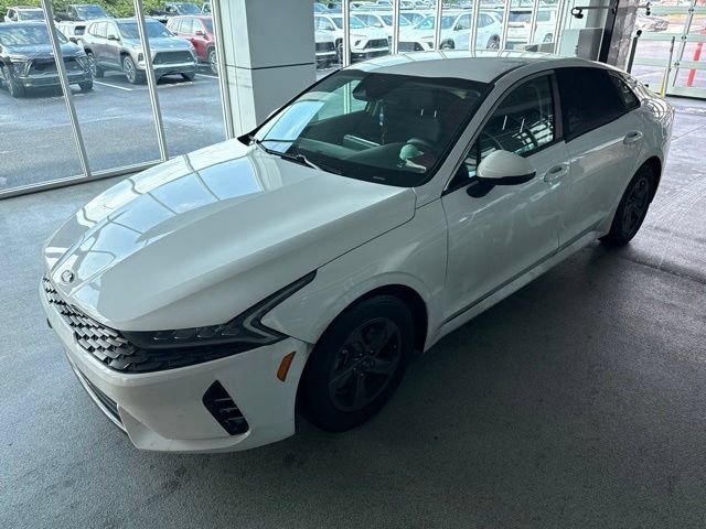 Used 2021 White Kia LX image 3