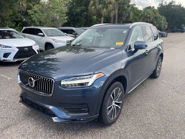 Used 2020 Blue Volvo Momentum image 5