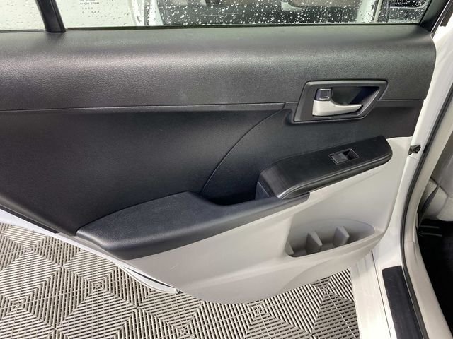 Used 2012 White Toyota LE image 25