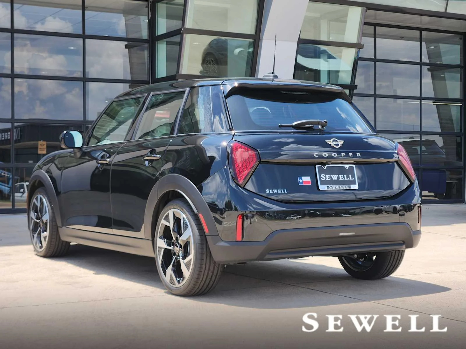 New 2026 Midnight Black II Metallic MINI Iconic image 3