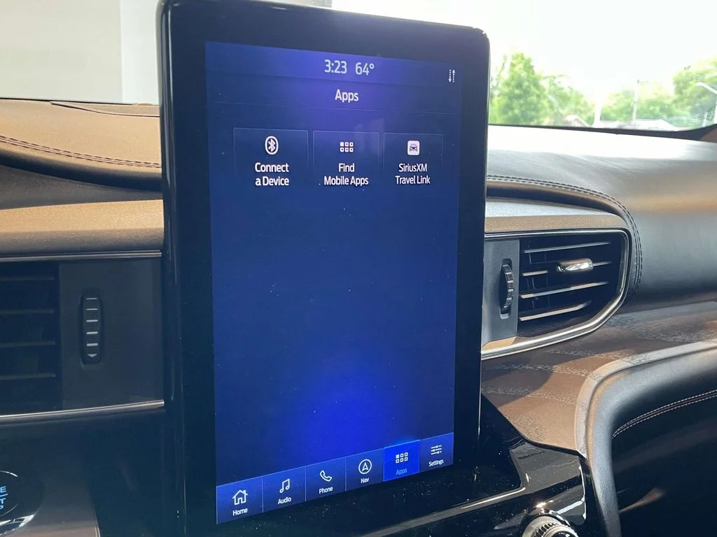 Used 2021 Silver Metallic Ford Platinum image 27
