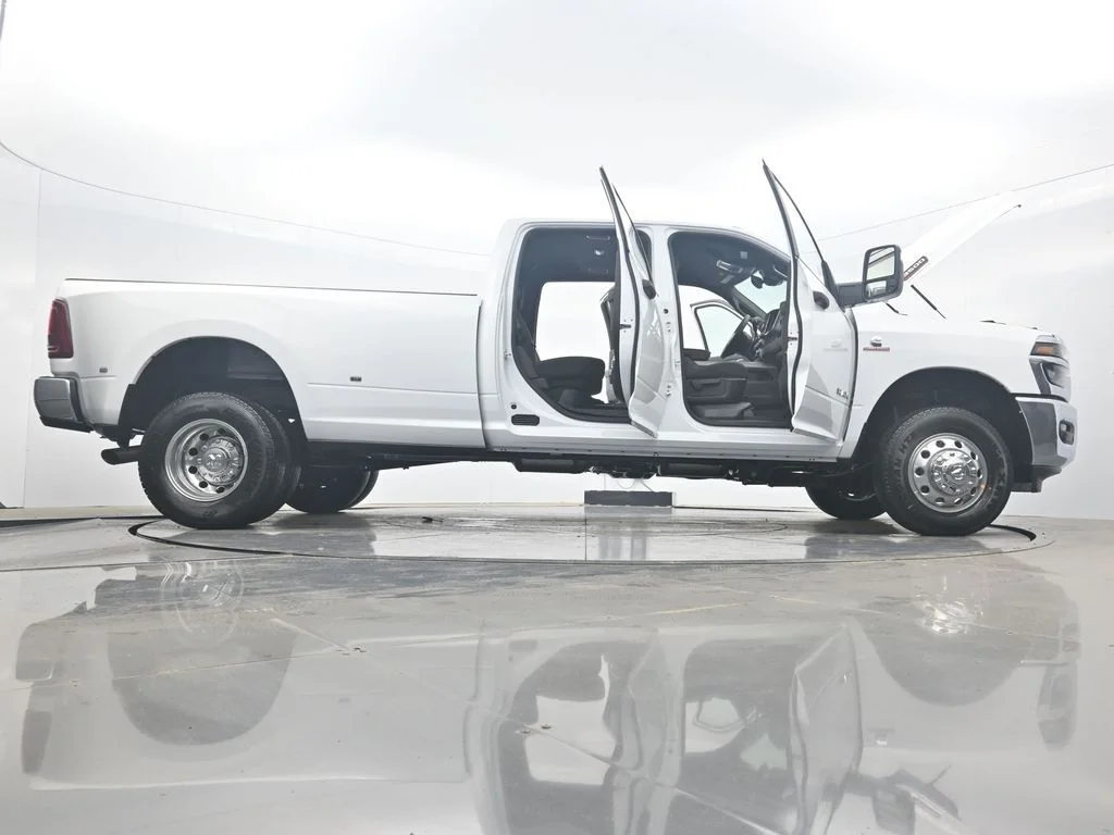 New 2026 Bright White Clear-Coat Exterior Paint RAM Big Horn image 47