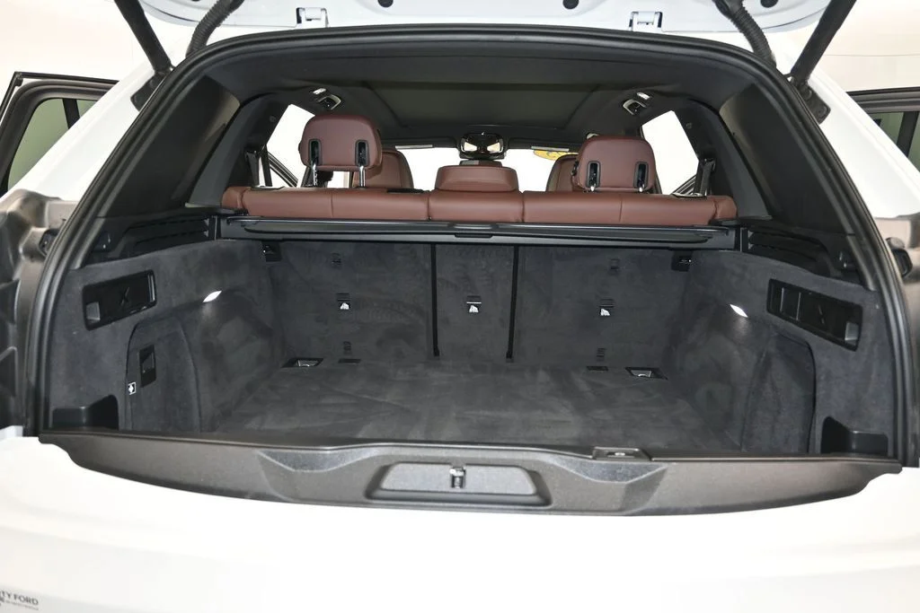 Certified Used 2025 White Metallic BMW xDrive40i image 11