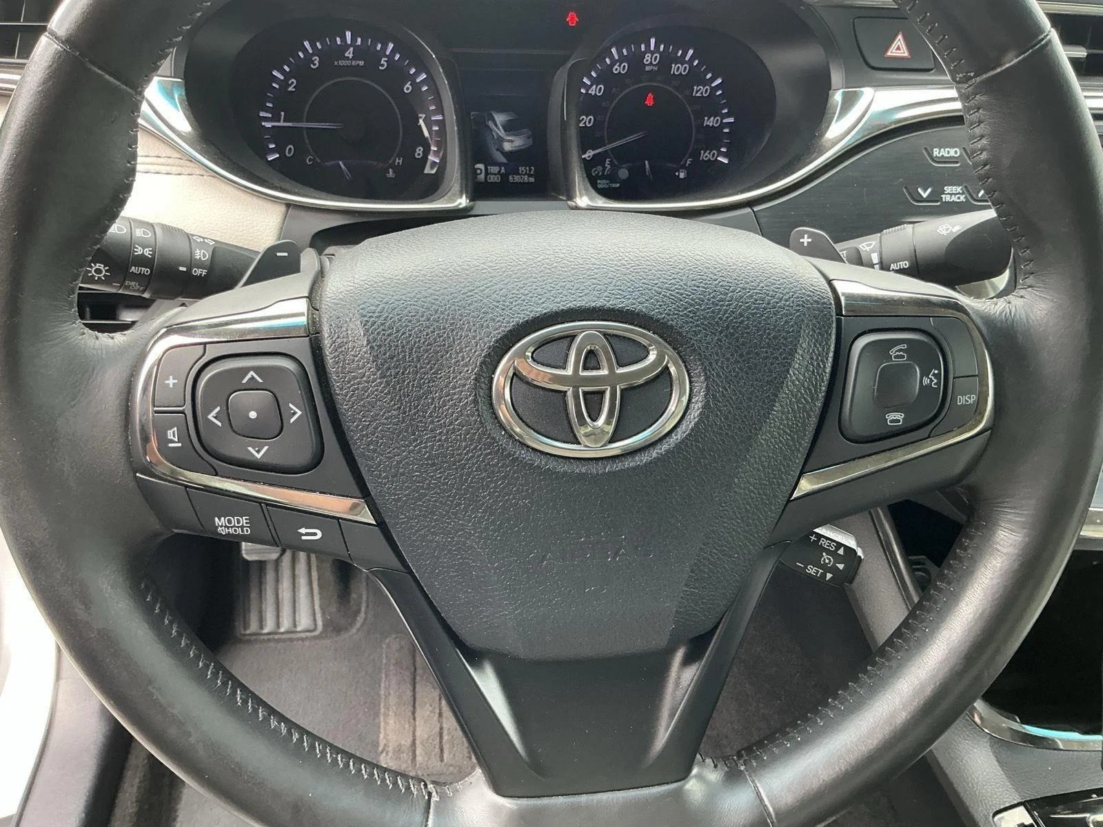 Used 2013 Classic Silver Metallic Toyota Limited image 11