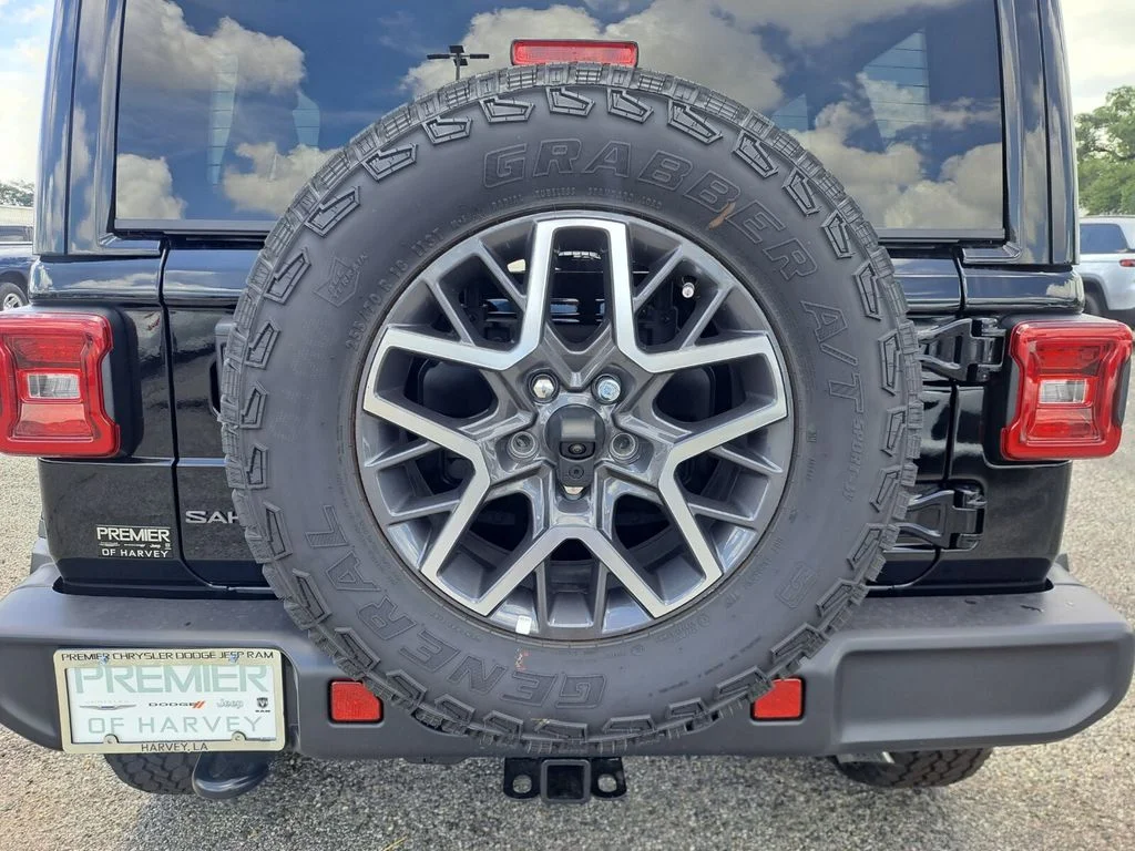 2025 Jeep Wrangler 4-Door Sahara - Photo 24