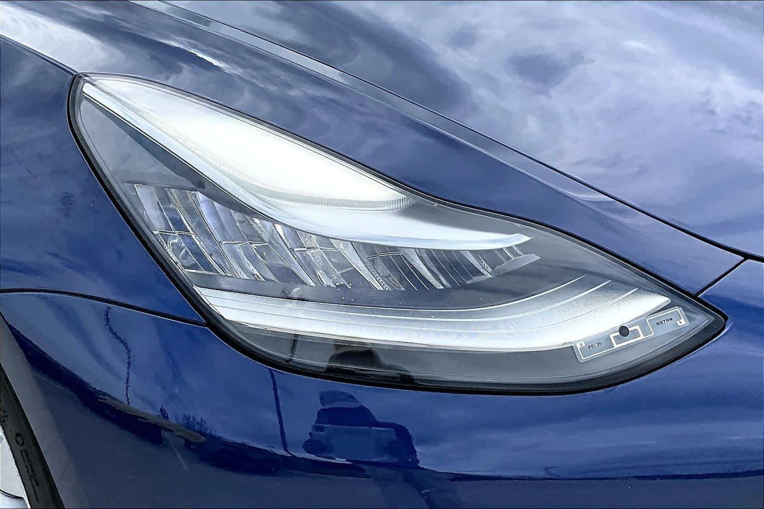 Used 2018 Pearl White Multi-Coat Tesla Long Range Battery image 24