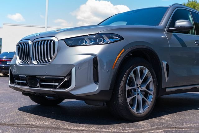 Certified Used 2024 Skyscraper Grey Metallic BMW xDrive40i image 5